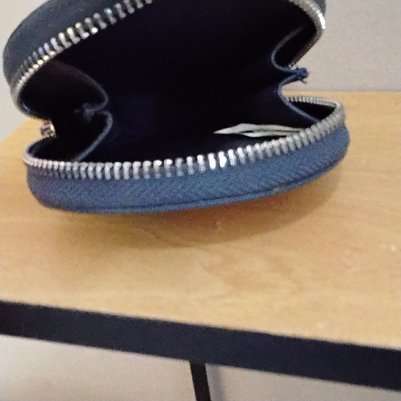 MIA & LUCAS Navy Floral Round Zip Coin Pouch – Like New - Picture 11 of 12